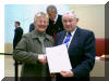 30.01.2007 MdL Heidi Lck berreicht Urkunde der BRK-Bereitschaft Immenstadt an Innenminister Dr. Gnther Beckstein